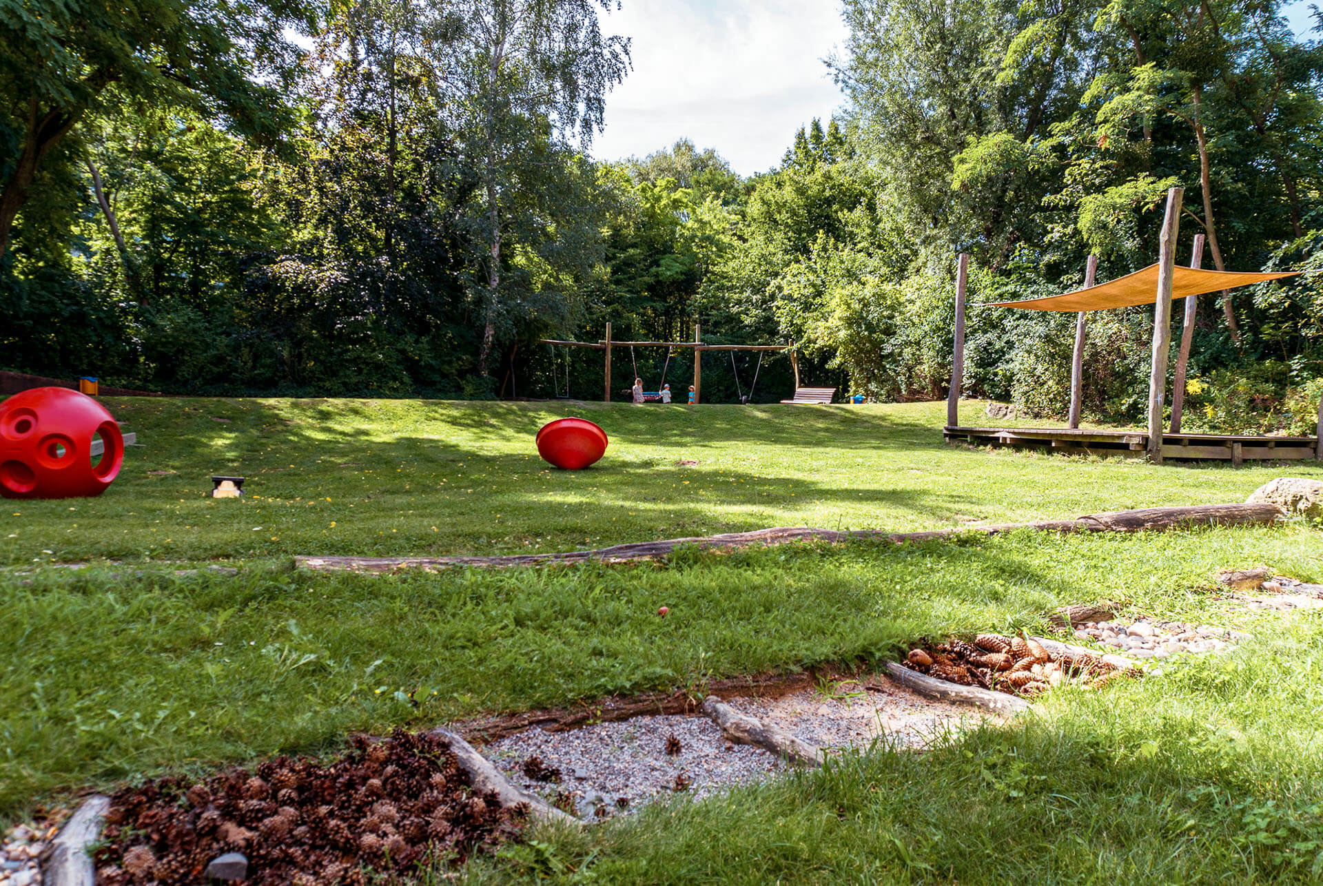 BOOT-Kita Am Kirschbaum: Garten mit Barfußpfad