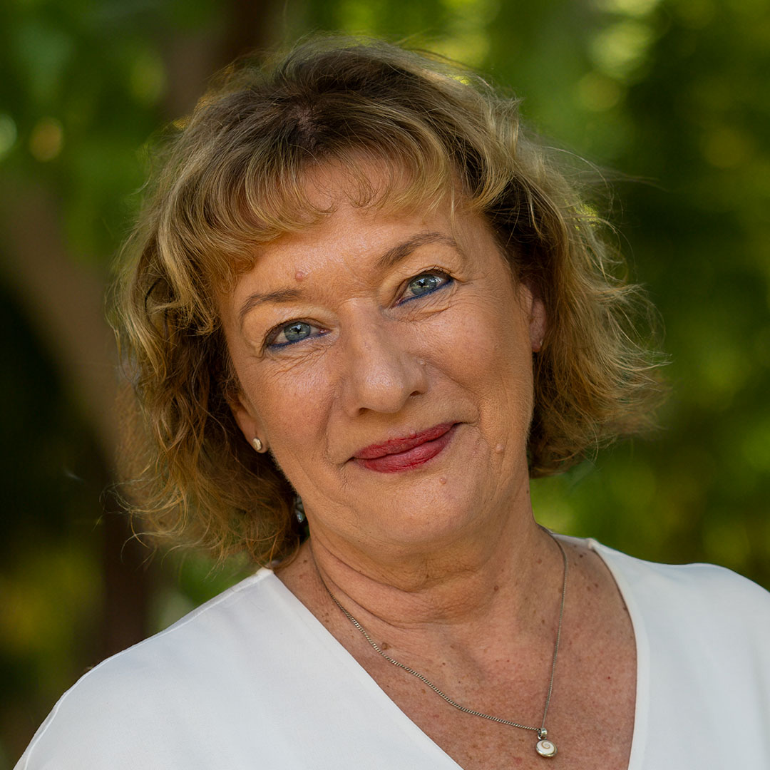 Ines Holland
